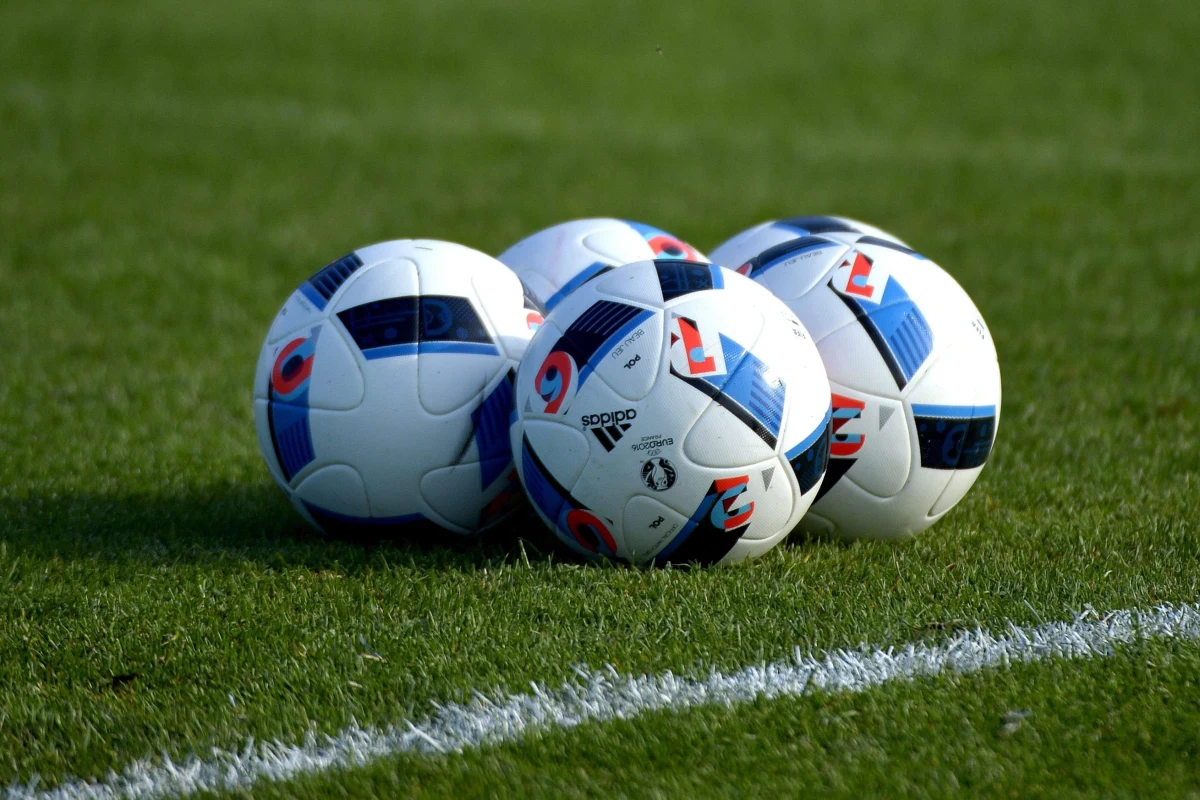 Zapraszamy was do udziału w plebiscycie radia RMF FM i serwisu eurosport.interia.pl na wybór Najlepszego Piłkarza Reprezentacji Polski Wszech Czasów! Mamy świadomość, że porównywanie piłkarskich herosów z różnych epok jest trudne i niewymierne. Chcemy, by nasza zabawa ma jednak wymiar popularno-naukowy: niech do każdego od Tatr po Bałtyk dotrze, że polska piłka nie zaczęła się od Roberta Lewandowskiego. Mało tego, ona nie zaczęła się nawet od Orłów Górskiego.