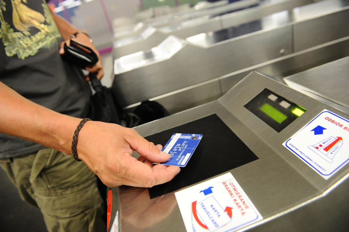 Rada Ministrów przyjęła projekt ustawy o ochronie danych osobowych. Chodzi o dostosowanie polskiego prawa do RODO, czyli unijnych regulacji. To dobra wiadomość, bo dane, którymi posługują się firmy, mają być lepiej chronione. Z drugiej jednak strony, możemy nie mieć kontroli nad danymi używanymi przez administrację publiczną.