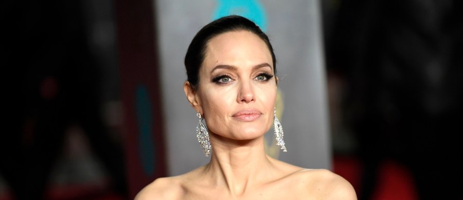 Angelina Jolie odnalazła miłość? Według zagranicznych mediów, aktorka umawia się z tajemniczym agentem nieruchomości. 