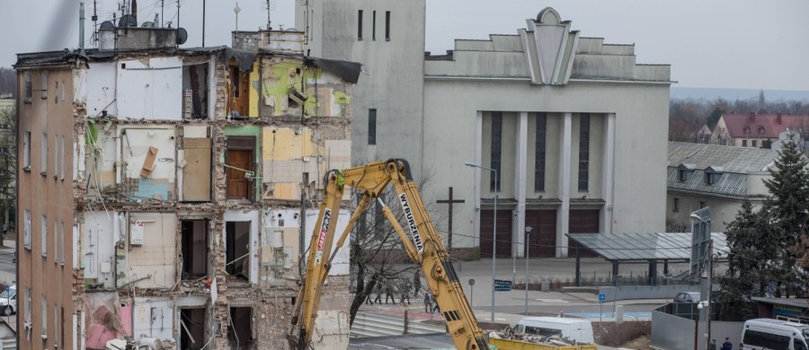 Lekarze podjęli decyzję o wydaniu zgody na przesłuchanie Tomasza J. - poinformował PAP rzecznik poznańskiego Szpitala Miejskiego im. J. Strusia Stanisław Rusek. Mężczyzna ma usłyszeć zarzuty w związku z katastrofą kamienicy w Poznaniu. "Został mu wręczony protokół zatrzymania jako osoby podejrzanej. Od tego momentu jest 48 godzin na jego przesłuchanie, ogłoszenie zarzutów i złożenie ewentualnie wniosku o areszt" - powiedział rzecznik wielkopolskiej policji Andrzej Borowiak. 