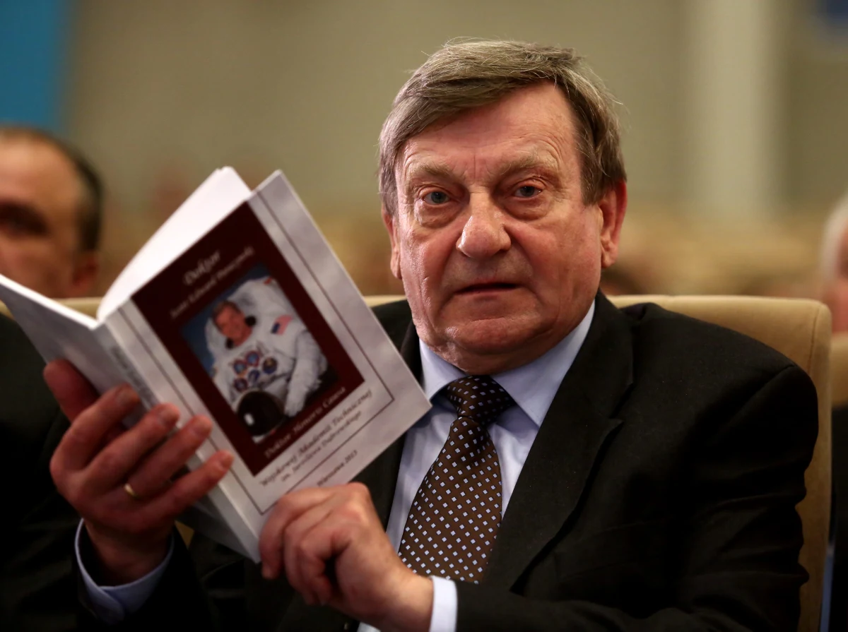 Z rąk ludobójców z UPA zginęło jednak 180 mieszkańców jego rodzinnej wsi na Wołyniu i czworo Żydów ukrywanych przez Polaków.  