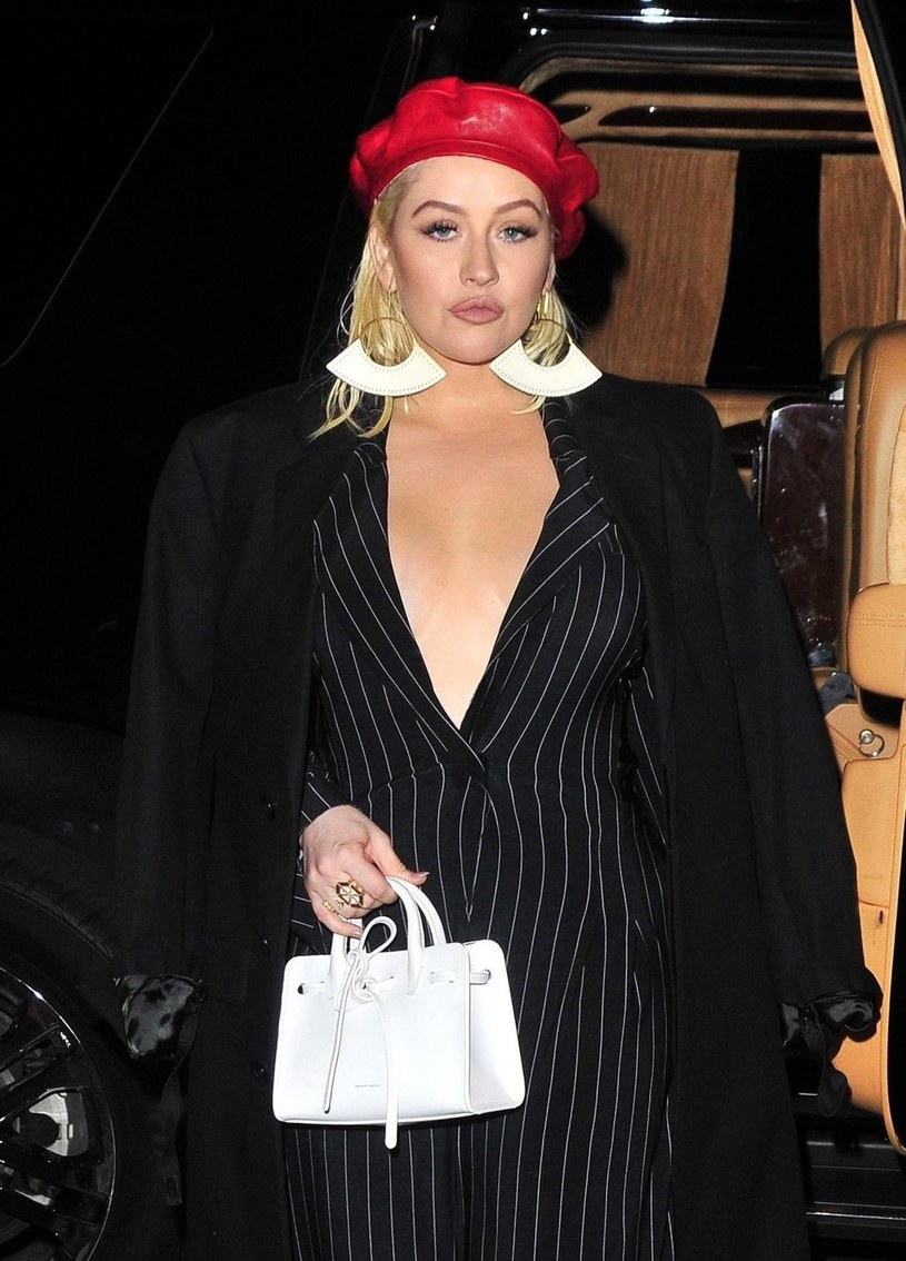 Jej wizerunek niejednokrotnie wzbudzał kontrowersje - częściej kojarzona jest z przerysowaną stylistyką niż subtelnością. Zaskoczeniem okazała się zatem okładka magazynu "Paper", na której Christina Aguilera zaprezentowała się bez makijażu.