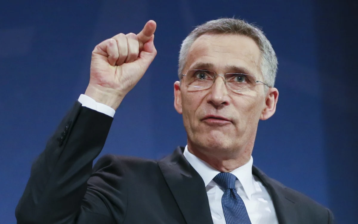 Sekretarz generalny NATO Jens Stoltenberg ogłosił, że wycofał akredytacje dla 7 dyplomatów rosyjskiego przedstawicielstwa przy Sojuszu w reakcji na atak w brytyjskim Salisbury. NATO ograniczy również liczebność rosyjskiego przedstawicielstwa o 1/3, do 20 osób.