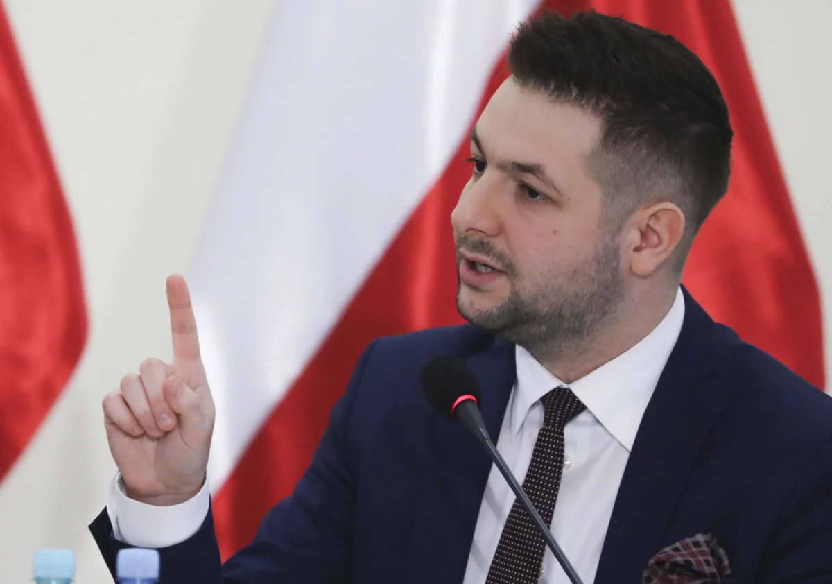 Hanna Gronkiewicz-Waltz nie stawiła się - mimo wezwania - na wtorkowym posiedzeniu komisji weryfikacyjnej ds. reprywatyzacji. "To, z czym spotykamy się dzisiaj, jest po prostu skandaliczne. Hanna Gronkiewicz-Waltz przez pół roku twierdziła, że nie może się stawić przed komisją, bo nie jest stroną postępowania - kiedy komisja wzywa ją jako świadka, twierdzi, że nie może być świadkiem, bo jest stroną. To absurd, jakiego dawno nie widzieliśmy" - skomentował poseł PiS Sebastian Kaleta. Szef komisji Patryk Jaki będzie wnioskował o najwyższą możliwą karę finansową dla prezydent Warszawy: 10 tysięcy złotych.