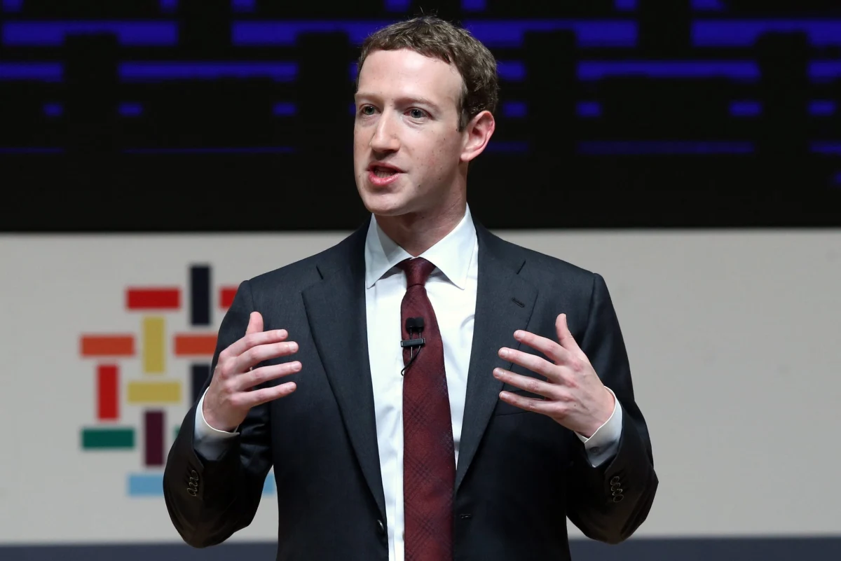 ​Brytyjska premier Theresa May wyraziła nadzieję, że Facebook rozumie powagę sytuacji w związku ze skandalem wokół nieuprawnionego użycia danych użytkowników serwisu przez Cambridge Analytica, po tym gdy szef Facebooka odmówił stawienia się w Izbie Gmin. Wcześniej szef komisji Izby Gmin ds. cyfryzacji Damian Collins zdumienie postawą Marka Zuckerberga. "Apelujemy do niego, by przemyślał to raz jeszcze, jeśli obchodzą go ludzie, którzy korzystają z usług jego firmy" - powiedział Collins.