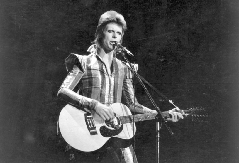 Dwa dni po odsłonięciu pomnik Davida Bowiego został zniszczony przez wandali. 