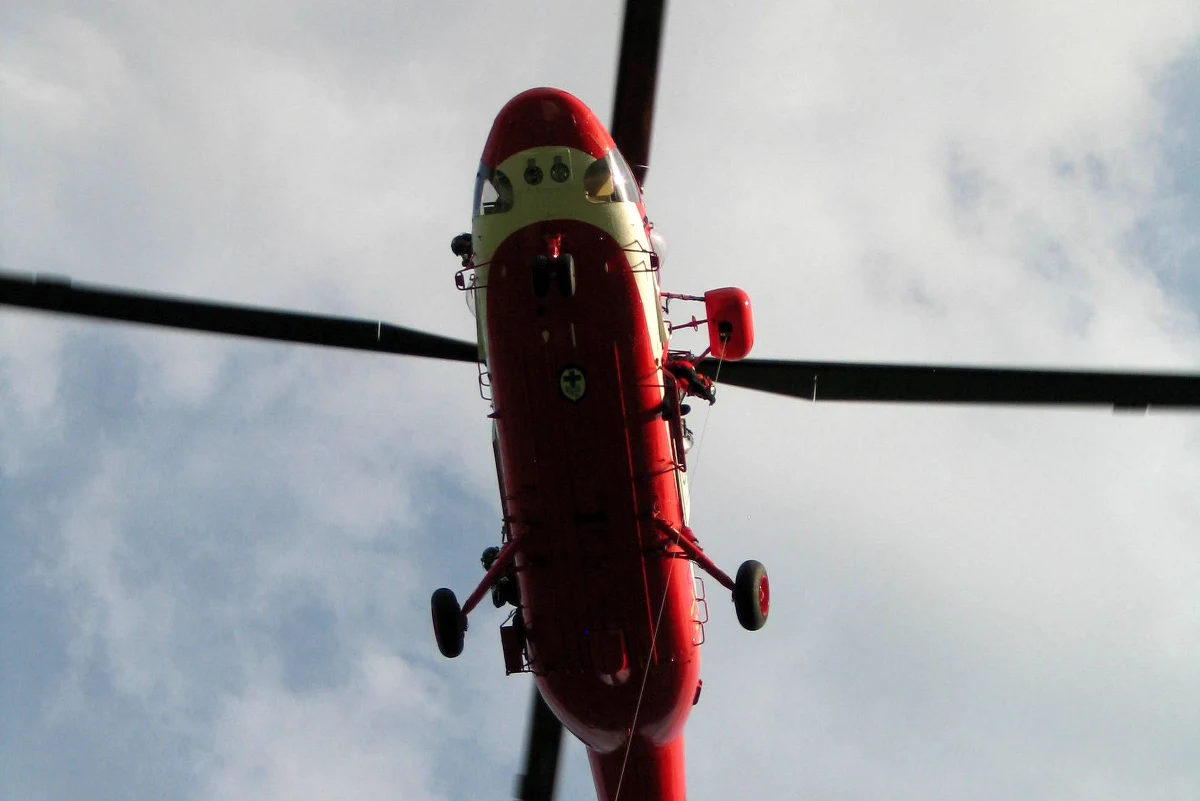 Ratownicy TOPR-u musieli polecieć po turystkę z Tajwanu, która utknęła w tenisówkach na szlaku na Kasprowy Wierch. Na dwie przemarznięte i przerażone kobiety natknęli się przypadkowi turyści ok. 800 metrów powyżej stacji kolejki linowej na Myślenickich Turniach. 