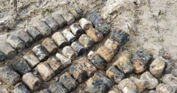 106 min przeciwpiechotnych znaleziono podczas prac ziemnych przy budowie na Błoniach w Tarnowie. Saperzy z Rzeszowa wywieźli je już na poligon.