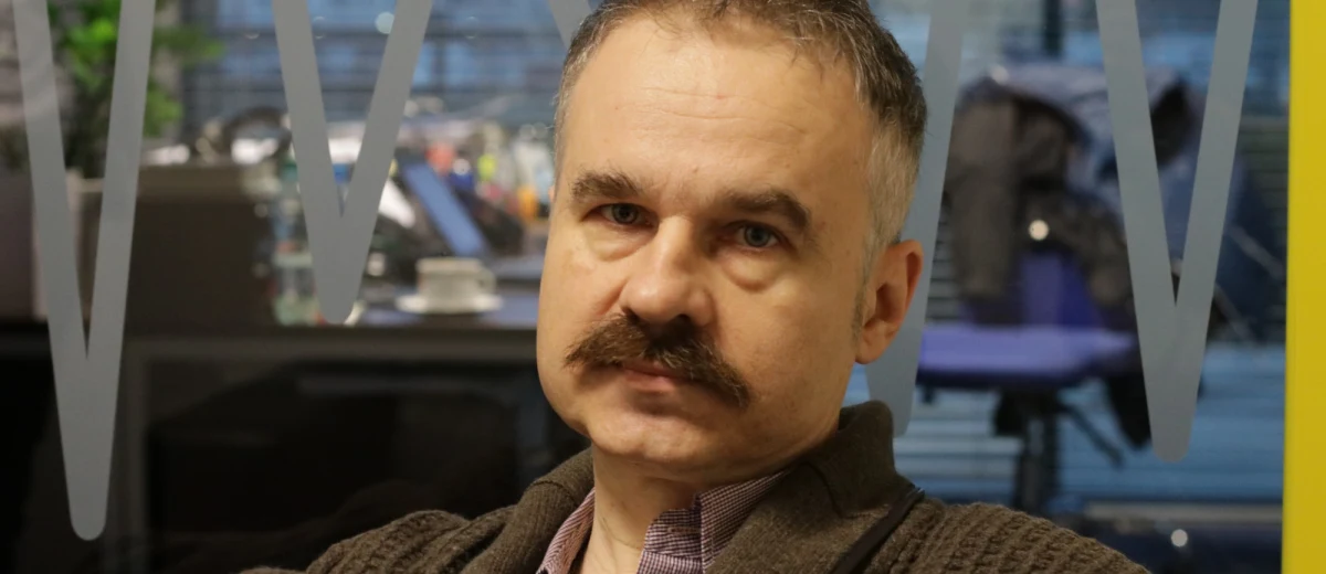 "W zimie zawsze było tąpnięcie" – tak prof. Waldemar Paruch, gość Popołudniowej rozmowy w RMF FM skomentował wyniki ostatniego sondażu politycznego. Według sondażu partia rządząca notuje duży spadek. Na wspólną listę Prawa i Sprawiedliwości, Porozumienia i Solidarnej Polski zagłosowałoby 28 procent respondentów – wynika z sondażu poparcia dla partii politycznych przeprowadzonego przez Kantar Millward Brown SA na zlecenie "Faktów" TVN i TVN24. "PiS nigdy nie była partią żyjącą sondażami" - dodał w internetowej części rozmowy. "Efektywne prace komisji śledczych w kontekście odbioru społecznego to jest jedna, maksymalnie dwie komisje" – tak o pomyśle powołania komisji ds. VAT mówi prof. Waldemar Paruch, doradca marszałka Sejmu i członek Rady Programowej PiS. I wylicza: "Mamy komisję Amber Gold,  mamy komisję reprywatyzacyjną. Nie przesadzajmy z ilością tych komisji". "Aby komisja była efektywna to nie chodzi tylko o ustalanie faktów, prawdy, ale także o odbiór społeczny. Te komisje śledcze są po to, ponieważ zawodzi postępowanie prokuratorskie. Po to się powołuje komisje śledcze, aby na widoku opinii publicznej można było pewne sprawy prześwietlić i przeanalizować" – argumentował gość Popołudniowej rozmowy w RMF FM.  