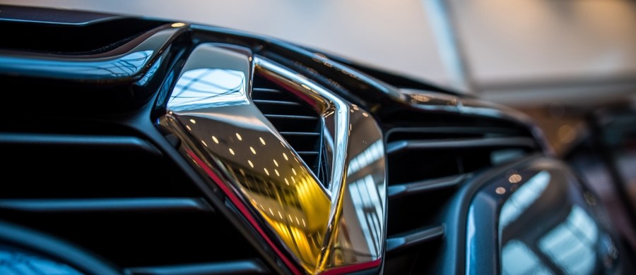 Koncerny motoryzacyjne Renault i Nissan Motor prowadzą rozmowy w sprawie fuzji - podała agencja Bloomberg. W wyniku transakcji miałaby powstać jedna firma, co zakończyłoby trwający od dwudziestu lat sojusz obu producentów aut.