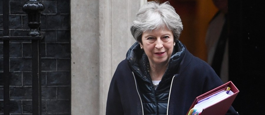 Brytyjska premier Theresa May odwiedziła w czwartek Polski Ośrodek Społeczno-Kulturalny (POSK) w Londynie, gdzie spotkała się z dziesięcioma przedstawicielami polskiej społeczności w Wielkiej Brytanii w ramach objazdu kraju na rok przed wyjściem z Unii Europejskiej.