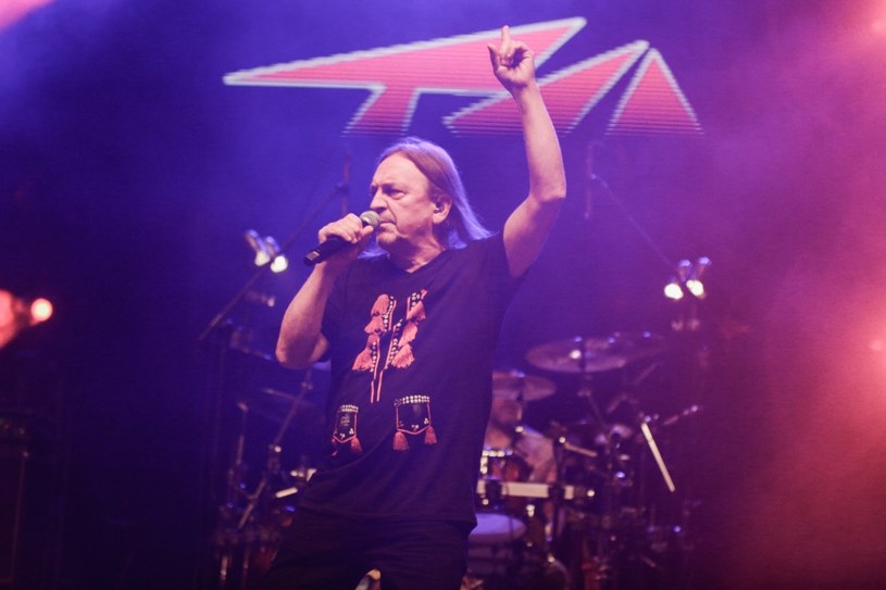Prawie 50 występów do końca roku ma zaplanowanych Marek Piekarczyk, który z końcem marca ostatecznie rozstał z się z legendą polskiego heavy metalu - TSA.