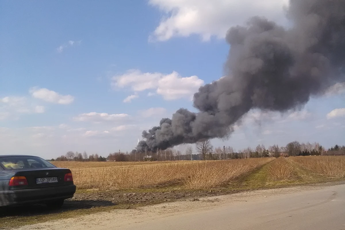 Strażacy opanowali już pożar szklarni w miejscowości Cuple w woj. lubelskim. Akcja dogaszania może potrwać jeszcze kilka godzin.