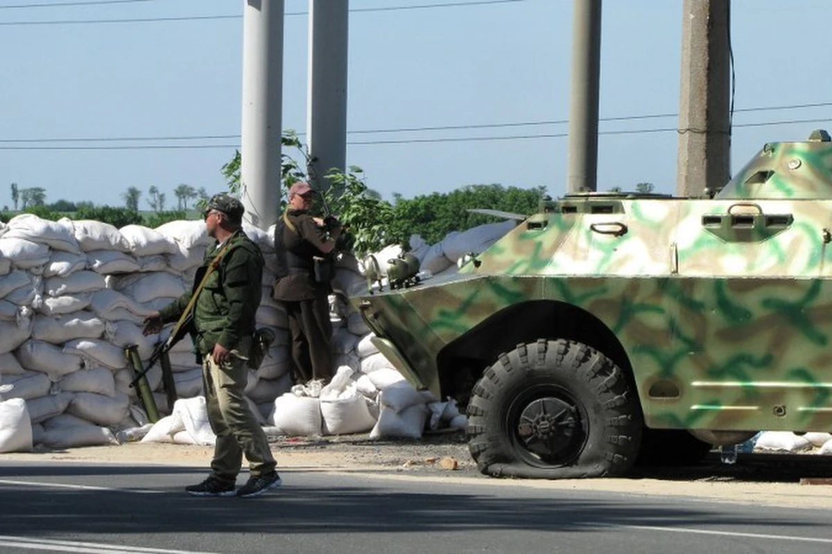 A​rmia Ukrainy oskarżyła bojowników prorosyjskich w Donbasie o łamanie ustaleń o zawieszeniu broni, które mają obowiązywać w czasie świąt wielkanocnych. Rozejm, który miał rozpocząć się 30 marca o północy, separatyści naruszyli po 10 minutach - poinformował sztab w Kijowie.