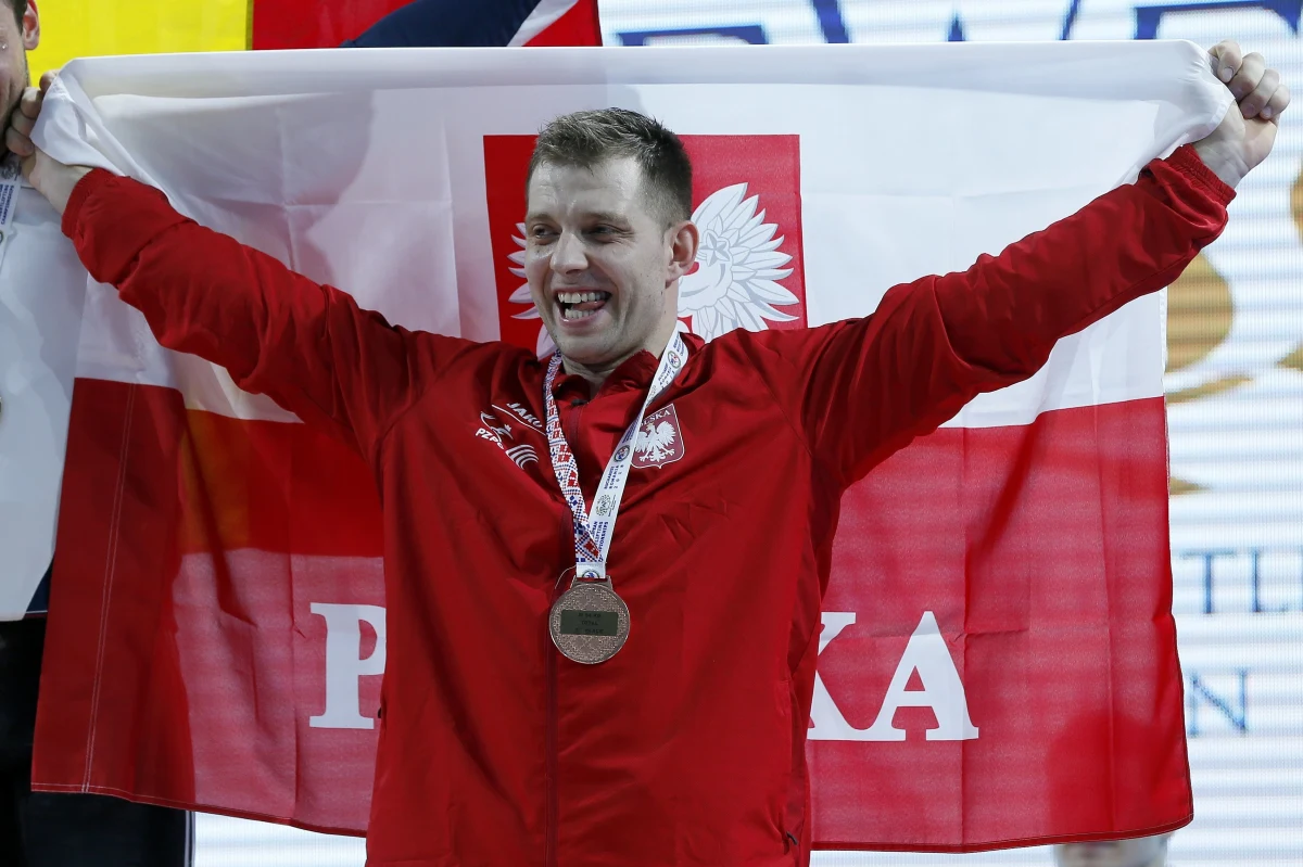 Kinga Kaczmarczyk (MAKS Tytan Oława) i Łukasz Grela (Budowlani Opole) wywalczyli brązowe medale mistrzostw Europy w podnoszeniu ciężarów w Bukareszcie.