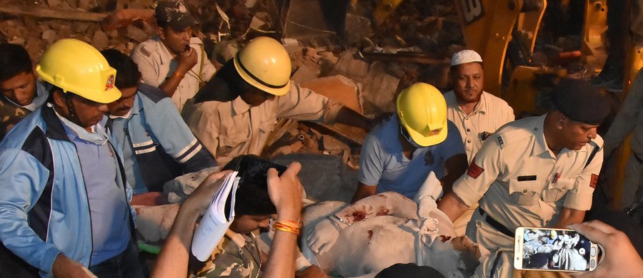 Dziesięć osób zginęło, a trzy zostały ranne w wyniku zawalenia się czterokondygnacyjnego hotelu w mieście Indore w środkowych Indiach - poinformowała w niedzielę indyjska policja. Akcja ratownicza została zakończona.