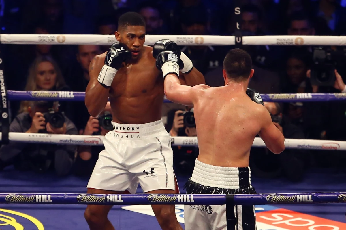 Anthony Joshua pokonał jednogłośnie na punkty Josepha Parkera w 12-rundowej walce unifikacyjnej o tytuł bokserskiego mistrza świata wagi ciężkiej trzech z czterech najważniejszych federacji. Do tej pory do niespełna 29-letniego Brytyjczyka należały pasy IBF, WBA i mniej liczącej się IBO - po sobotniej gali w Cardiff Joshua dołączył do swej kolekcji odebrany 26-letniemu Nowozelandczykowi tytuł czempiona WBO.
