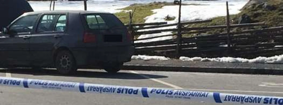 Dwóch martwych mężczyzn znaleziono w samochodzie na polskich numerach rejestracyjnych, stojącym na parkingu na przedmieściach Jönköping w Szwecji. Policja przypuszcza, że mężczyźni zmarli na skutek zatrucia spalinami wydobywającymi się z auta. "To jeden ze scenariuszy, ale tak naprawdę nie wiemy, co się stało" - poinformowała Mariana Persson, dyżurna policji w Jönköping.