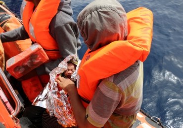 Włoskie MSW ostrzega: Bojownicy ISIS mogą być wśród migrantów