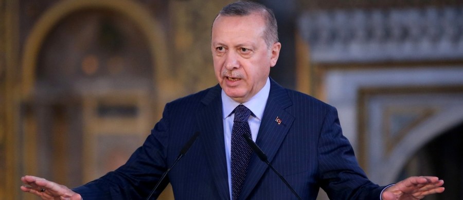 Prezydent Turcji Recep Tayyip Erdogan nazwał w niedzielę premiera Izraela Benjamina Netanjahu terrorystą odnosząc się do interwencji izraelskiej armii na granicy ze Strefą Gazy, w wyniku której zginęło co najmniej 15 Palestyńczyków.