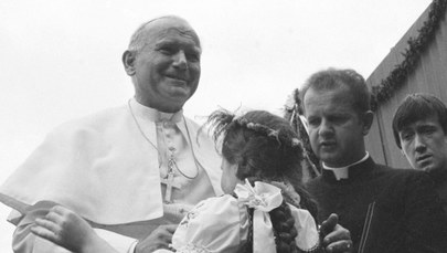 Kard. Dziwisz: Jan Paweł II nie przestaje przemawiać, inspirować, wskazywać drogę