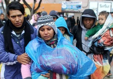 "Karawana" tysiąca migrantów zmierza do granicy USA. Ostra reakcja Trumpa