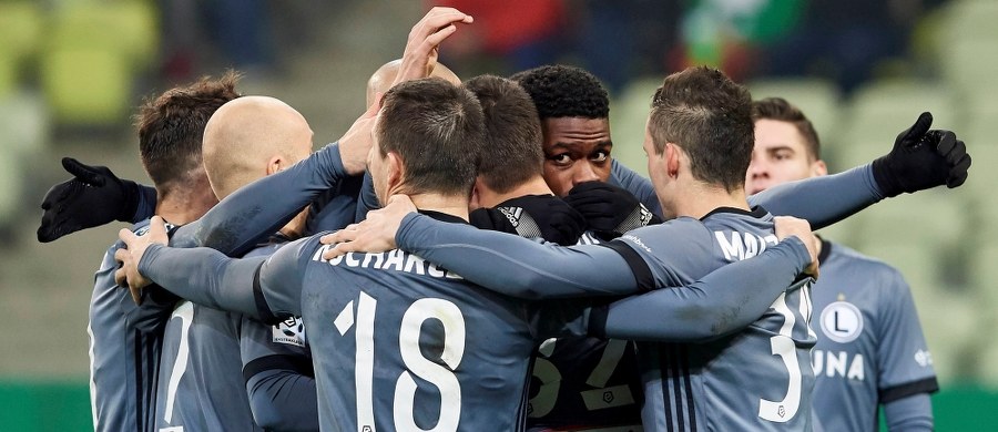 To będzie bardzo ważny półfinał Pucharu Polski. Górnik Zabrze będący nadal największą niespodzianką trwającego piłkarskiego sezonu zmierzy się z rozczarowującą Legią Warszawa. Mecz w Zabrzu może być ostatnią dla Legii szansą na złapanie wiatru w żagle.