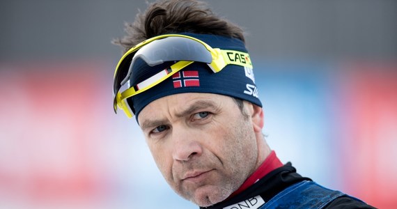 Legendarny 44-letni norweski biatlonista Ole Einar Bjoerndalen kończy karierę. Ośmiokrotny mistrz olimpijski i 20-krotny złoty medalista mistrzostw świata, który ma za sobą nieudany sezon, o swojej decyzji poinformował w Simonstrandzie. Wybór miejsca, nie był przypadkowy. Sportowiec wychowywał się tam na farmie. Norweg zaczynał tam również swoją sportową przygodę. 