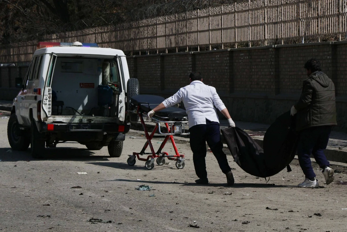 ​59 osób, w większości nieletnich w wieku od 8 do 17 lat, zginęło, a 57 zostało rannych w poniedziałkowym nalocie sił afgańskich na medresę, czyli szkołę koraniczną na północnym wschodzie Afganistanu - podały  źródła w służbach bezpieczeństwa.