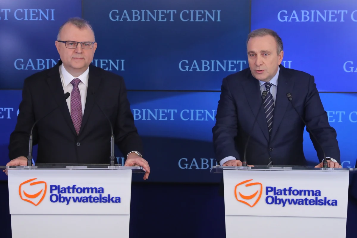 ​Szef PO Grzegorz Schetyna zarekomenduje miejskim strukturom PO poparcie Kazimierza M. Ujazdowskiego w wyborach na prezydenta Wrocławia. Zaprosił też Ujazdowskiego do "gabinetu cieni" Platformy. Ujazdowski powiedział, że nie zgłasza akcesu do PO, ale chce uczestniczyć w jej pracach programowych.