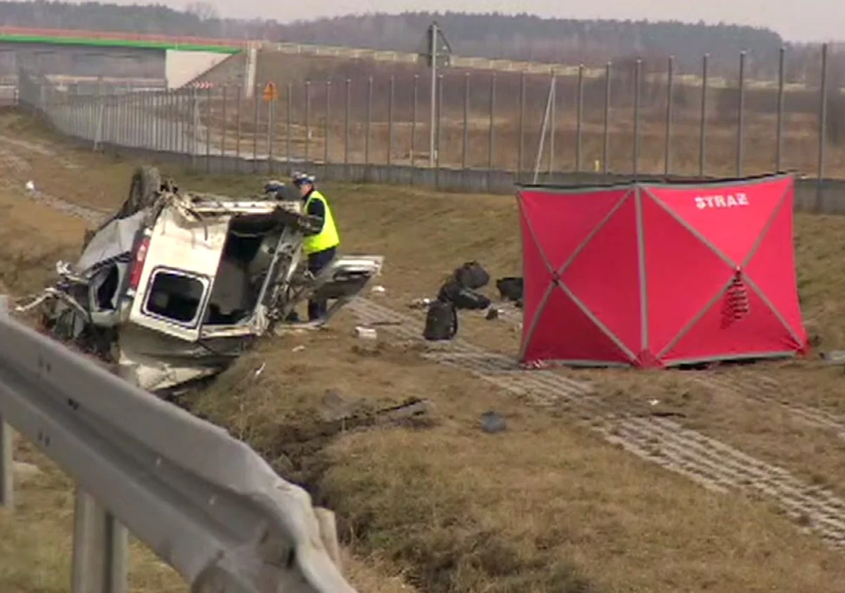 Wypadek busa na autostradzie A1 pomiędzy węzłami Tuszyn i Łódź Południe. 1 osoba zginęła, a 5 zostało rannych. 