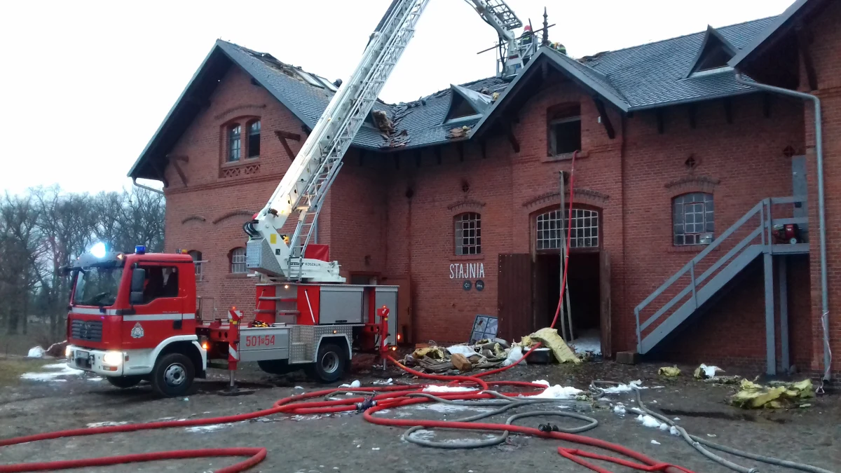 Kończy się akcja strażaków związana z pożarem, który wybuchł w nocy w zabytkowym folwarku w Wąsowie koło Nowego Tomyśla w Wielkopolsce. Ogień udało się opanować nad ranem. Do godzin przedpołudniowych trwało jego dogaszanie. 