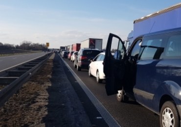 "Pomagałem, komu mogę, a nikt się nie zatrzymał". 11 rannych w karambolu na obwodnicy Wrocławia