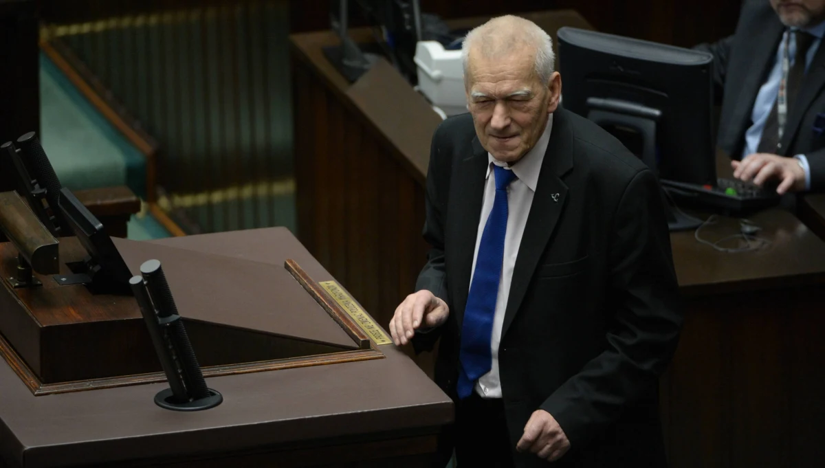 Pokwitowanie odbioru od Fundacji "SOS dla życia" księdza Tomasza Jegierskiego 96 tysięcy złotych z podpisem "Kornel Morawiecki" - to w tej chwili najbardziej poszukiwany dokument w Polsce. Bezskutecznie próbuje go odnaleźć ABW. Ksiądz twierdzi, że marszałek senior wziął od niego pieniądze i nie chce oddać pożyczki. Kornel Morawiecki temu zaprzecza.