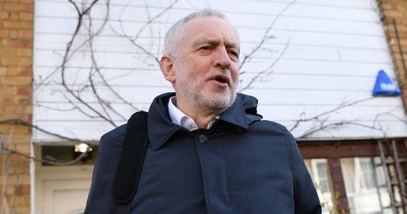 Lider laburzystów Jeremy Corbyn bronił się przed krytyką ws. jego udziału w kolacji sederowej z przedstawicielami kontrowersyjnego skrajnie lewicowego ruchu żydowskiego Jewdas, będącego w konflikcie z innymi organizacjami żydowskimi. W Wielkiej Brytanii trwa dyskusja nt. antysemityzmu w Partii Pracy. 