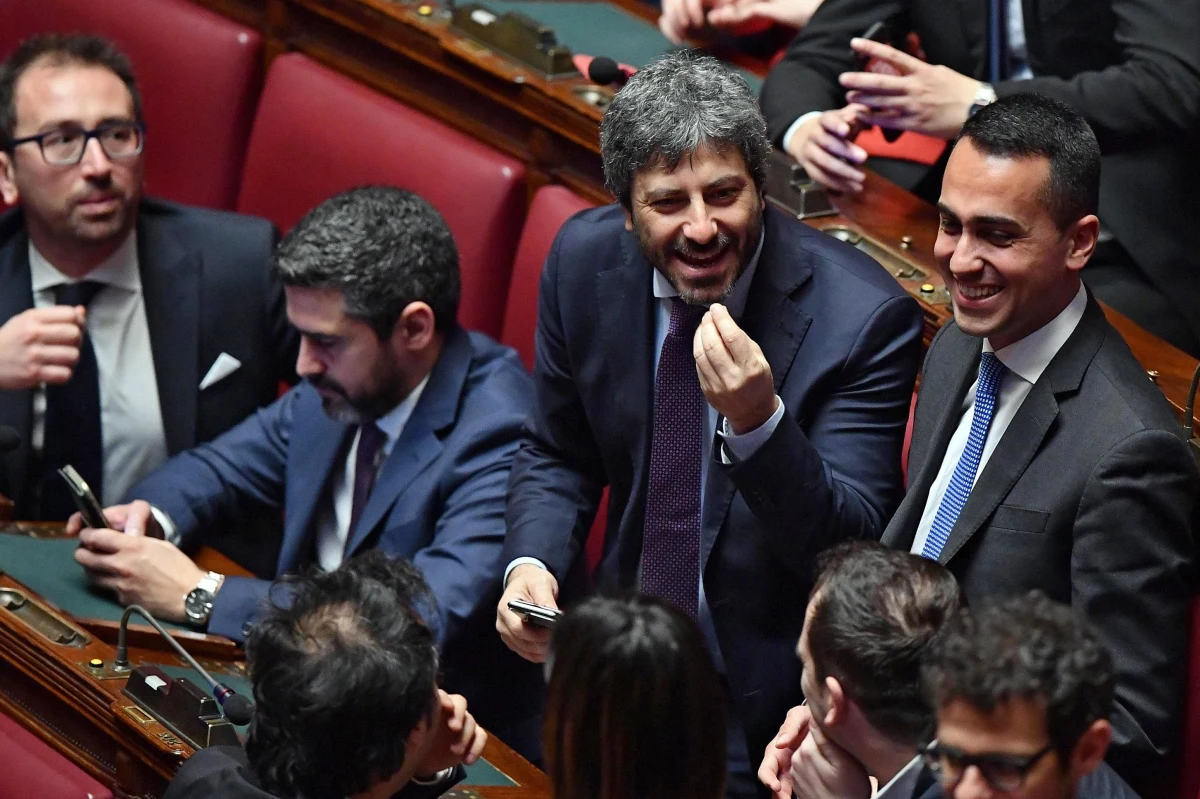 ​W ciągu 10 dni, jakie minęły od inauguracji nowej kadencji parlamentu Włoch, w obu jego izbach złożono już ponad 430 projektów ustaw. Obliczono, że jeśli to rekordowo tempo pracy utrzymałoby się, w ciągu pięciu lat projektów tych byłoby 25 tysięcy. Złożone propozycje przepisów dotyczą najrozmaitszych kwestii, między innymi zwierząt cyrkowych, jednej z odmian pomidorów i orszaków w historycznych strojach.