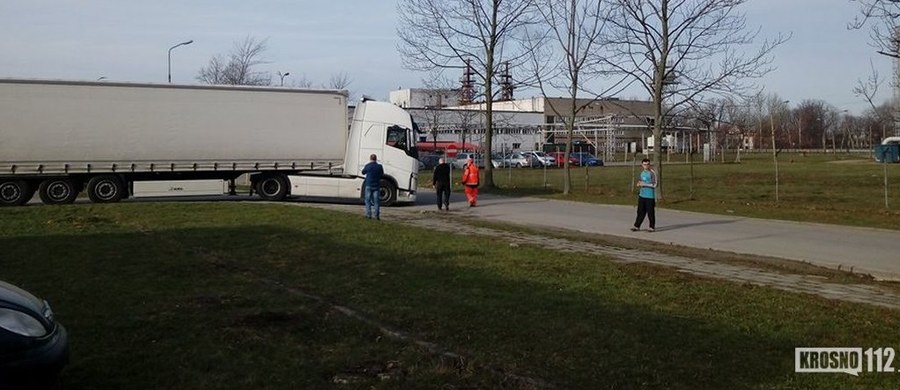 Tragiczny wypadek w Krośnie na Podkarpaciu. Na ulicy Tysiąclecia ciężarówka śmiertelnie potrąciła rowerzystkę.