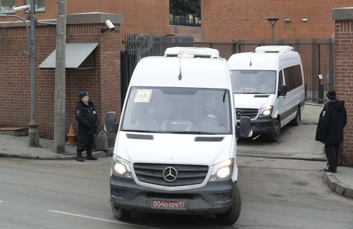 Pracownicy ambasady Rosji w Warszawie zostali wydaleni z kraju. Rzecznik instytucji, Władimir Aleksandrow, oficjalnie poinformował, że urzędnicy są już poza granicami Polski, ale nie ujawnił jakie funkcje pełnili.
