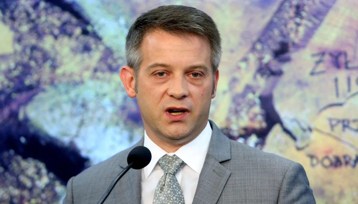 Poseł Tomasz Cimoszewicz zrezygnował z prac w gabinecie cieni PO, gdzie był "wiceministrem środowiska". To reakcja na zaproszenie do współpracy w Gabinecie europosła Kazimierza M. Ujazdowskiego. "Nie widzę możliwości współpracy z religijnym fundamentalistą" - napisał Cimoszewicz.
