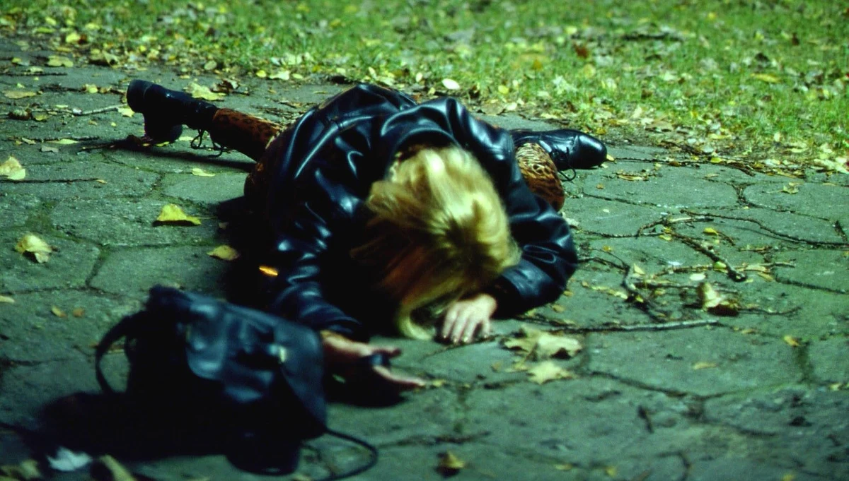 Na karę trzech lat więzienia sąd w Pucku (Pomorskie) skazał w środę 41-letniego Krystiana W., oskarżonego o gwałt na niespełna 17-letniej dziewczynie, uciekinierce z sopockiego domu opiekuńczego. Wyrok nie jest prawomocny. "Krystek" jest podejrzany w sumie o 59 przestępstw, w tym gwałty na nastolatkach i inne przestępstwa o charakterze seksualnym. W sprawie pokrzywdzonych jest 30 osób, w większości kobiet, które - w momencie, gdy padły ofiarą Krystiana W. - były nastolatkami.