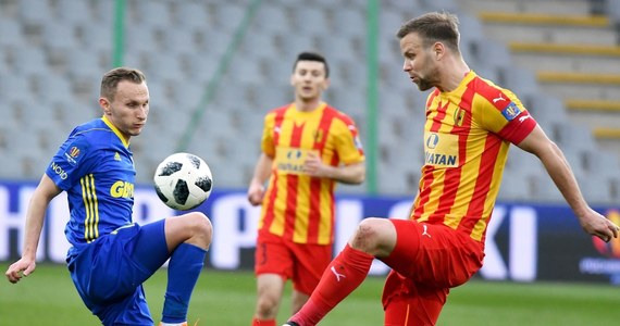 ​Piłkarze Korony Kielce pokonali u siebie broniącą trofeum Arkę Gdynia 2:1 w pierwszym meczu półfinałowym Pucharu Polski. We wtorek Górnik zremisował w Zabrzu z Legią Warszawa 1:1. Rewanże zaplanowano na 17-18 kwietnia.