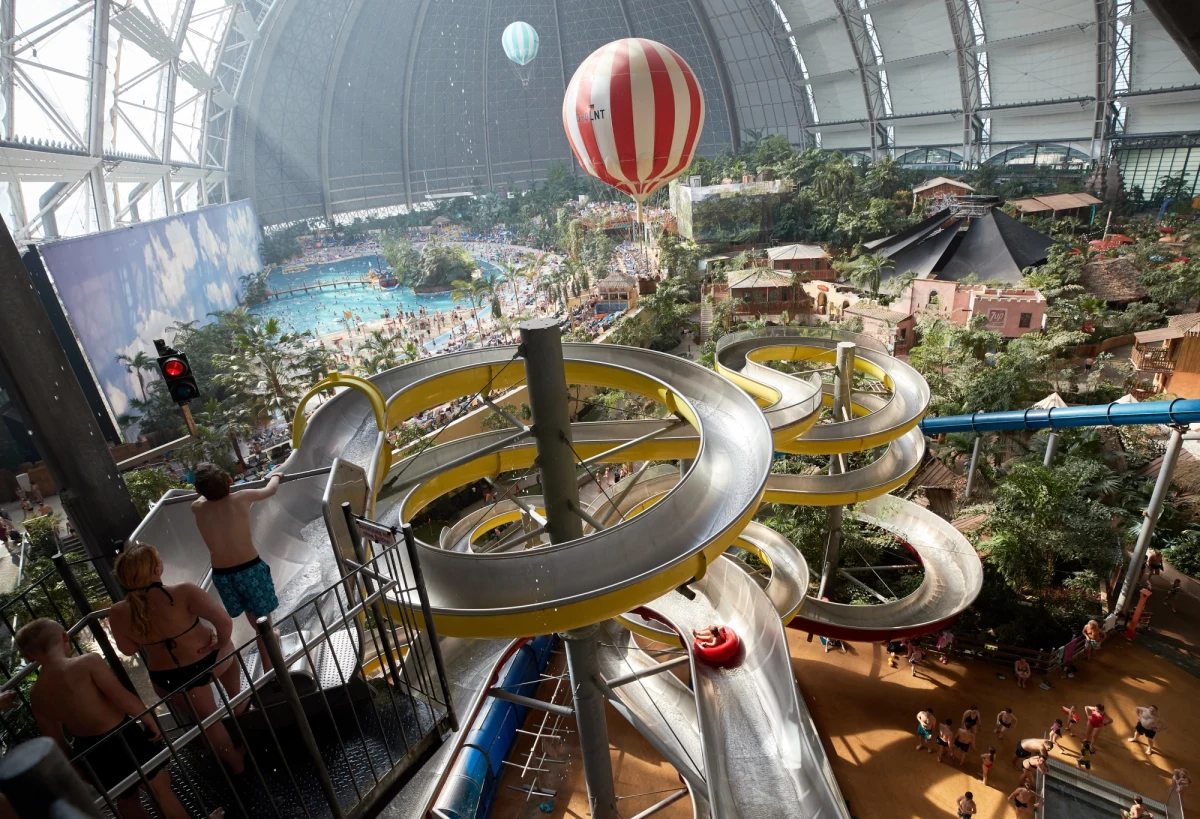 Tropical Islands, leżący 60 km od Berlina park wodny zostanie wystawiony na sprzedaż. Jak podaje dziennik "Handelsblatt", mowa jest o 300 mln euro.  