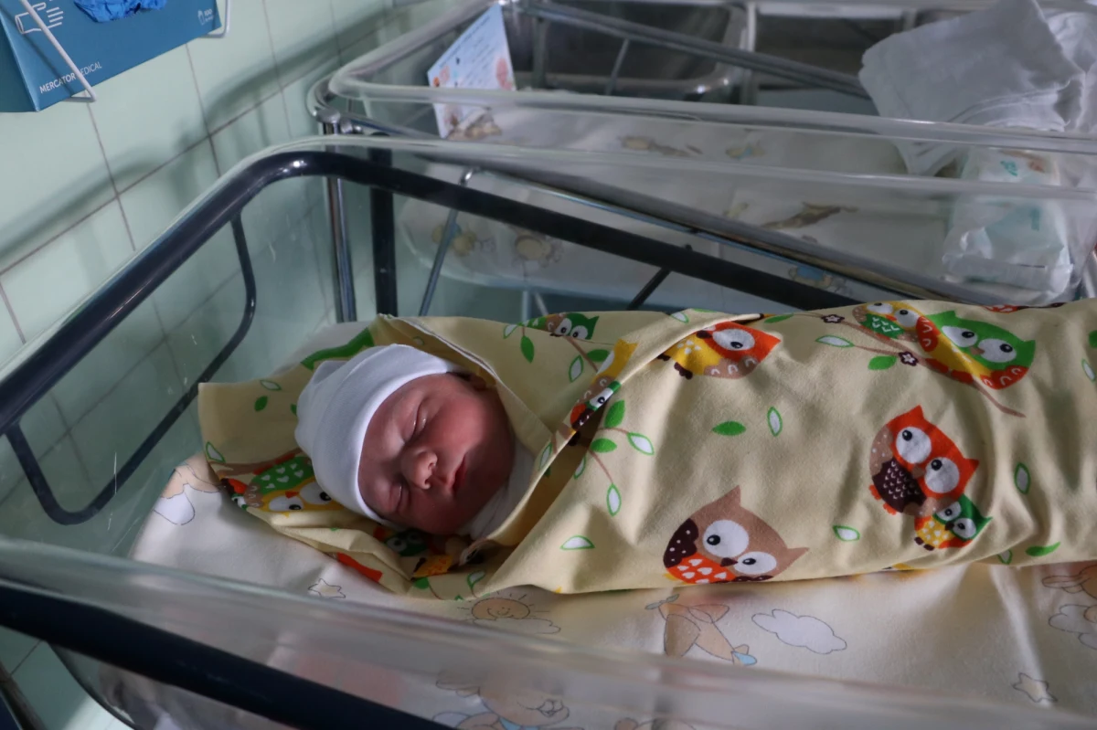 Od początku zapowiadaliśmy, że jeżeli będzie dobra sytuacja budżetu, to będziemy chcieli rozwijać program 500 plus, tak jak inne programy społeczne - powiedział szef Komitetu Stałego Rady Ministrów Jacek Sasin. W czwartkowym wydaniu "Super Expressu" ukazał się artykuł "500+ po nowemu" sugerujący, że w programie zajdą rewolucyjne zmiany. "Rząd PiS i Jarosław Kaczyński już 14 kwietnia podczas konwencji mają ogłosić ważne zmiany w swoim sztandarowym programie!" - można było wyczytać w gazecie.