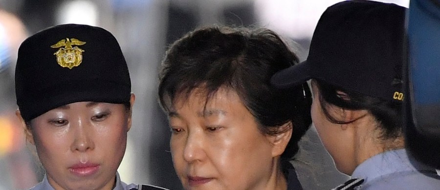Sąd w Seulu skazał byłą prezydent Korei Południowej Park Geun Hie na 24 lata więzienia za nadużycie władzy, korupcję i wymuszenia. 66-letnia Park w ubiegłym roku została ostatecznie usunięta z urzędu w rezultacie skandalu korupcyjnego. Prokuratura domagała się 30 lat więzienia dla byłej prezydent. 