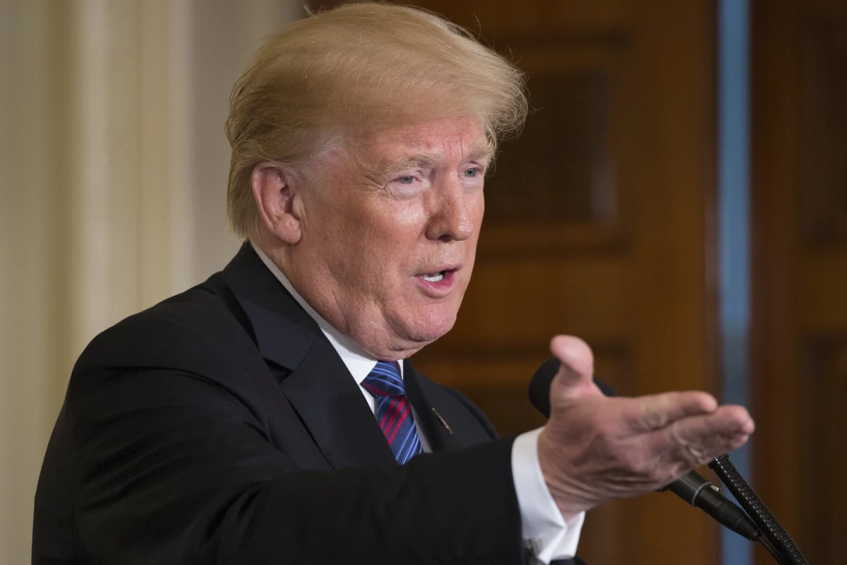 ​Chiny będą bronić swoich interesów bez względu na koszty - oświadczyło chińskie ministerstwo handlu w reakcji na zapowiedzi prezydenta USA Donalda Trumpa, że karne cła mogą być rozszerzone na kolejne chińskie towary warte 100 mld USD rocznie. W komunikacie opublikowanym w piątek na stronie chińskiego resortu handlu powtórzono, że Chiny nie chcą wojny celnej, ale nie obawiają się jej. To USA rozpoczęły konflikt - napisano.