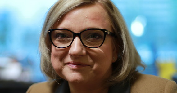 To Beata Kempa - była szefowa Kancelarii Premiera - opracowała system comiesięcznych nagród w rządzie Beaty Szydło, który stał się sposobem na zwiększenie ministerialnych pensji - dowiedział się nasz reporter Patryk Michalski.