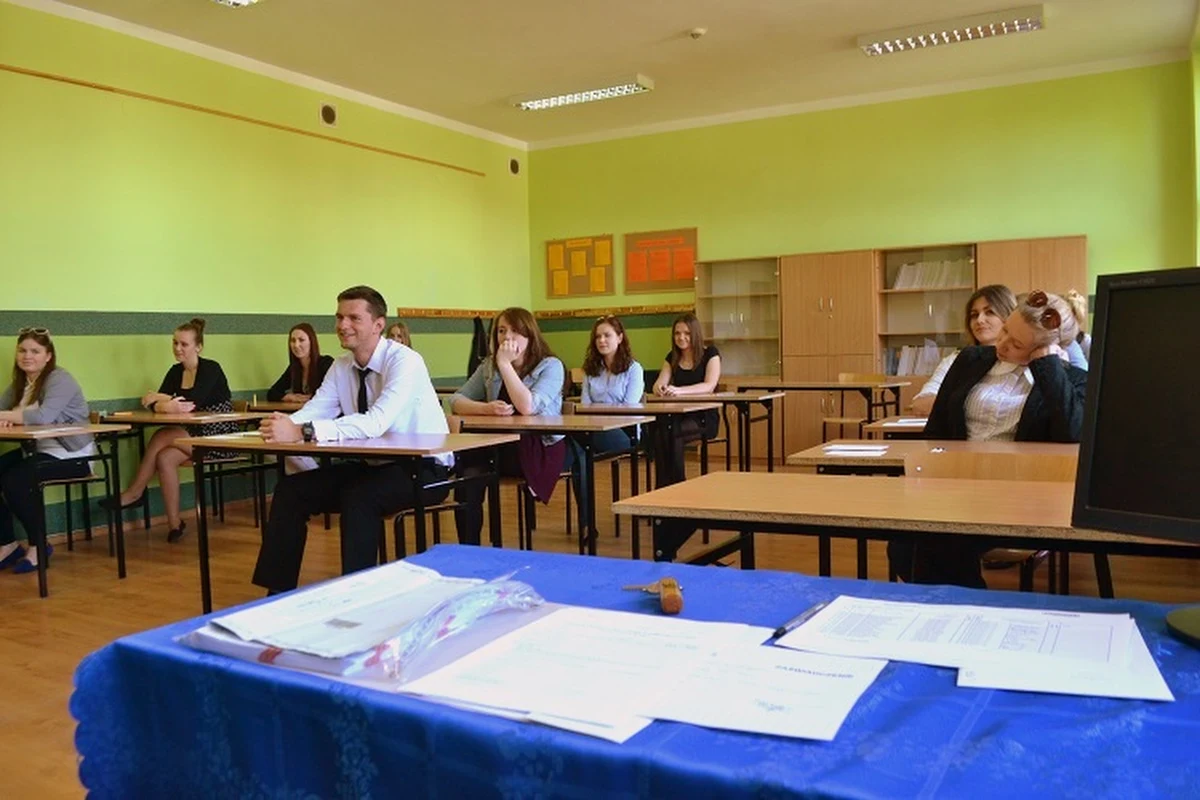 Przygotuj się z nami do matury. RMF FM wraz z „Dziennikiem Gazetą Prawną” – podobnie jak w poprzednich latach – przygotował dla maturzystów zbiór zadań, które sprawdzają wiedzę przed egzaminem dojrzałości. W środę do DGP dołączona zostanie książeczka z testami z języka angielskiego. 