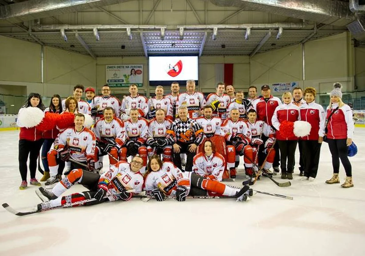 Łączy ich pasja do hokeja i chęć pomagania. Dlatego w sobotnie popołudnie wyjdą na taflę warszawskiego Torwaru, by rozegrać charytatywny mecz na rzecz dzieci chorych onkologicznie. Hokejowa Reprezentacja Artystów Polskich kontra Drużyna TVN 24 i Przyjaciele. Szykuje się Ko(s)miczny Pojedynek Gwiazd!