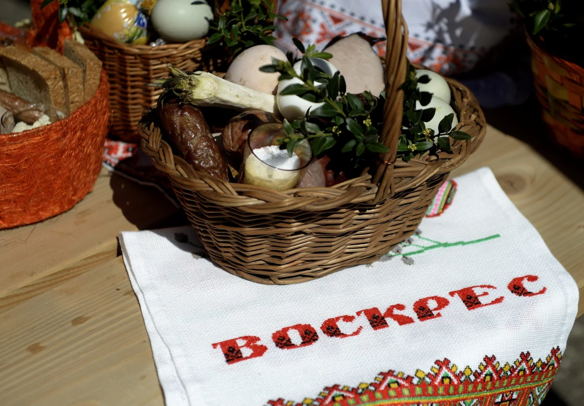 Prawosławni i wierni innych obrządków wschodnich obchodzą 7 kwietnia uroczystość Wielkiej Soboty. Rano odprawiane były liturgie. Przez cały dzień wierni odwiedzają symboliczne Groby Pańskie. W cerkwiach i poza nimi święcone są pokarmy na wielkanocne śniadania.