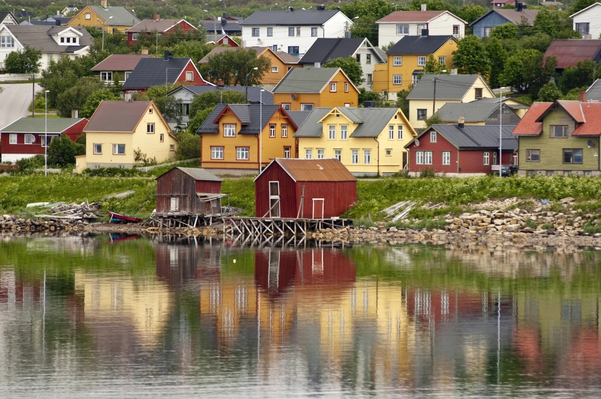 Mieszkańcy norweskiego miasta Vadso w pobliżu granicy z Rosją odebrali wycie syreny jako sygnał rozpoczęcia wojny z Rosją - informuje norweski publiczny nadawca NRK. W rzeczywistości włączył się alarm w starej jednostce straży pożarnej.